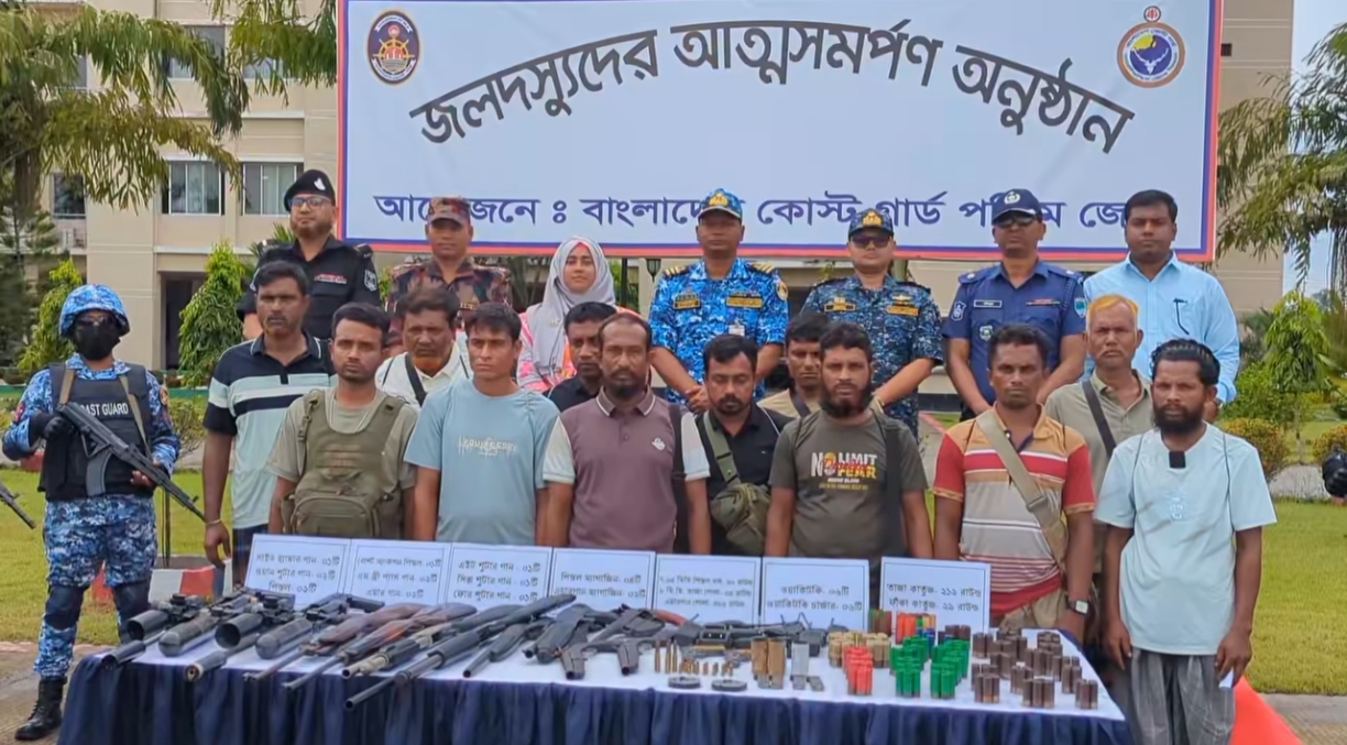 বনদস্যু দমনে কোস্টগার্ডের সফলতা: ‘নানা ভাই’ বাহিনীর প্রধানসহ ১২ জনের আত্মসমর্পণ